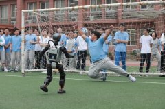 为培育担任平易近族回复大任的时代新人奠基根